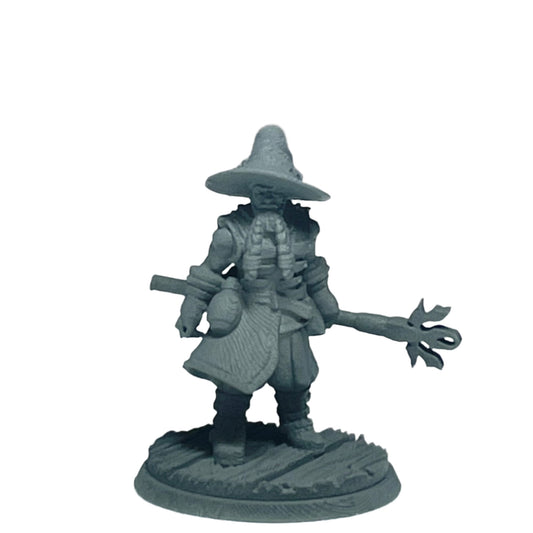 Miniature Male Dwarf Wielding Staff 28mm