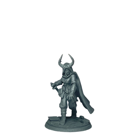 Miniature Female Tiefling wielding Dagger 28mm