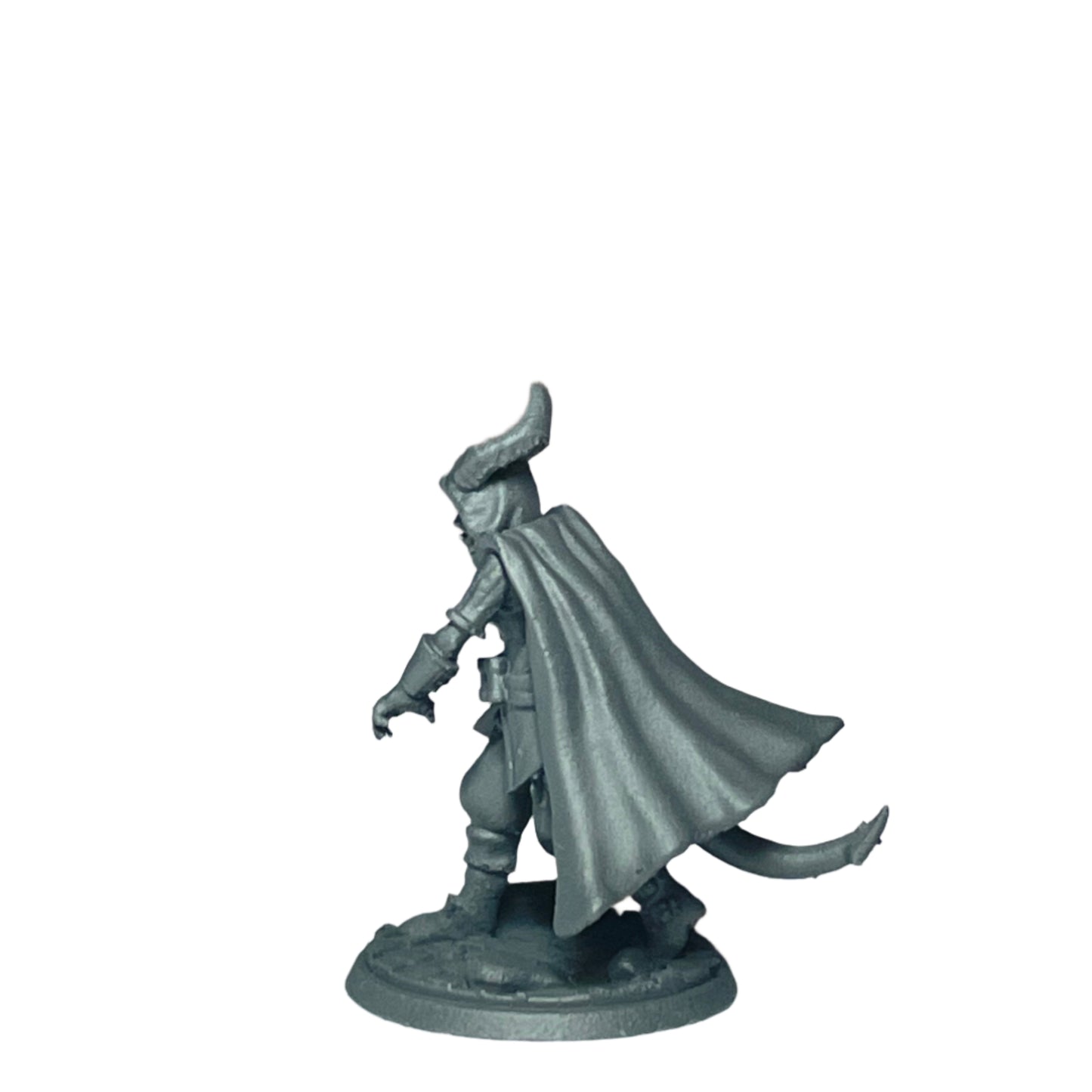 Miniature Female Tiefling wielding Dagger 28mm